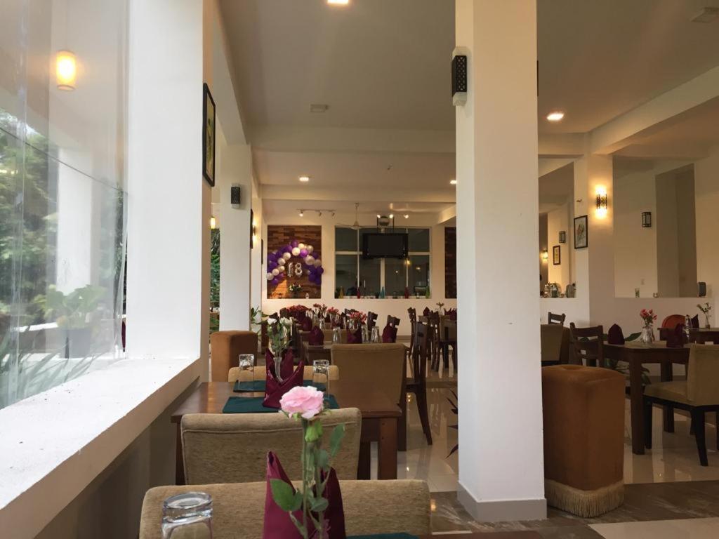 Kandy Rivers Edge Nature Resort Екстер'єр фото