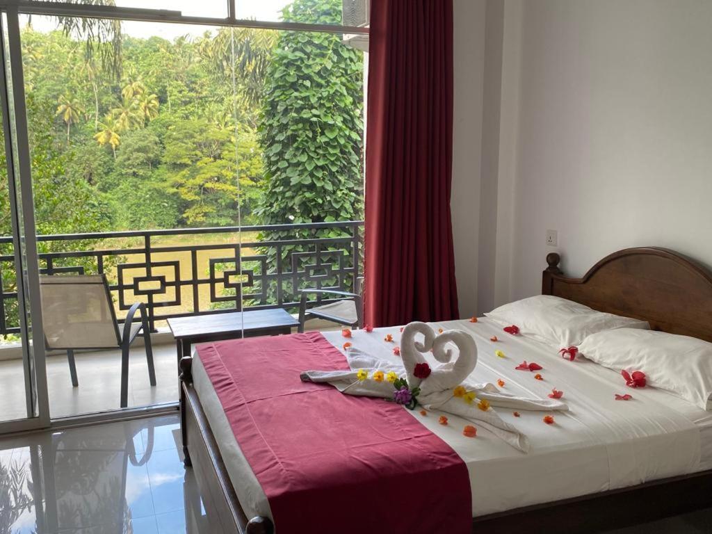 Kandy Rivers Edge Nature Resort Екстер'єр фото