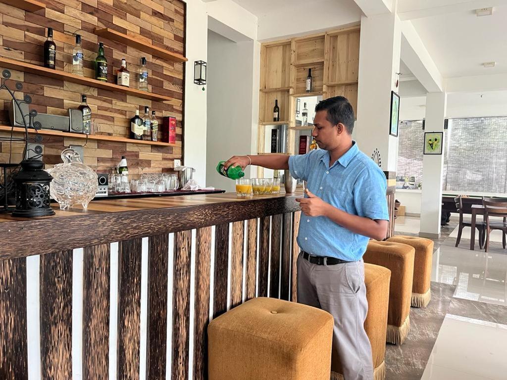 Kandy Rivers Edge Nature Resort Екстер'єр фото