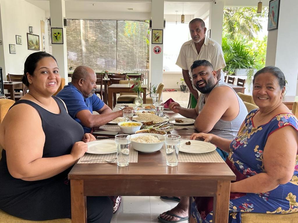 Kandy Rivers Edge Nature Resort Екстер'єр фото