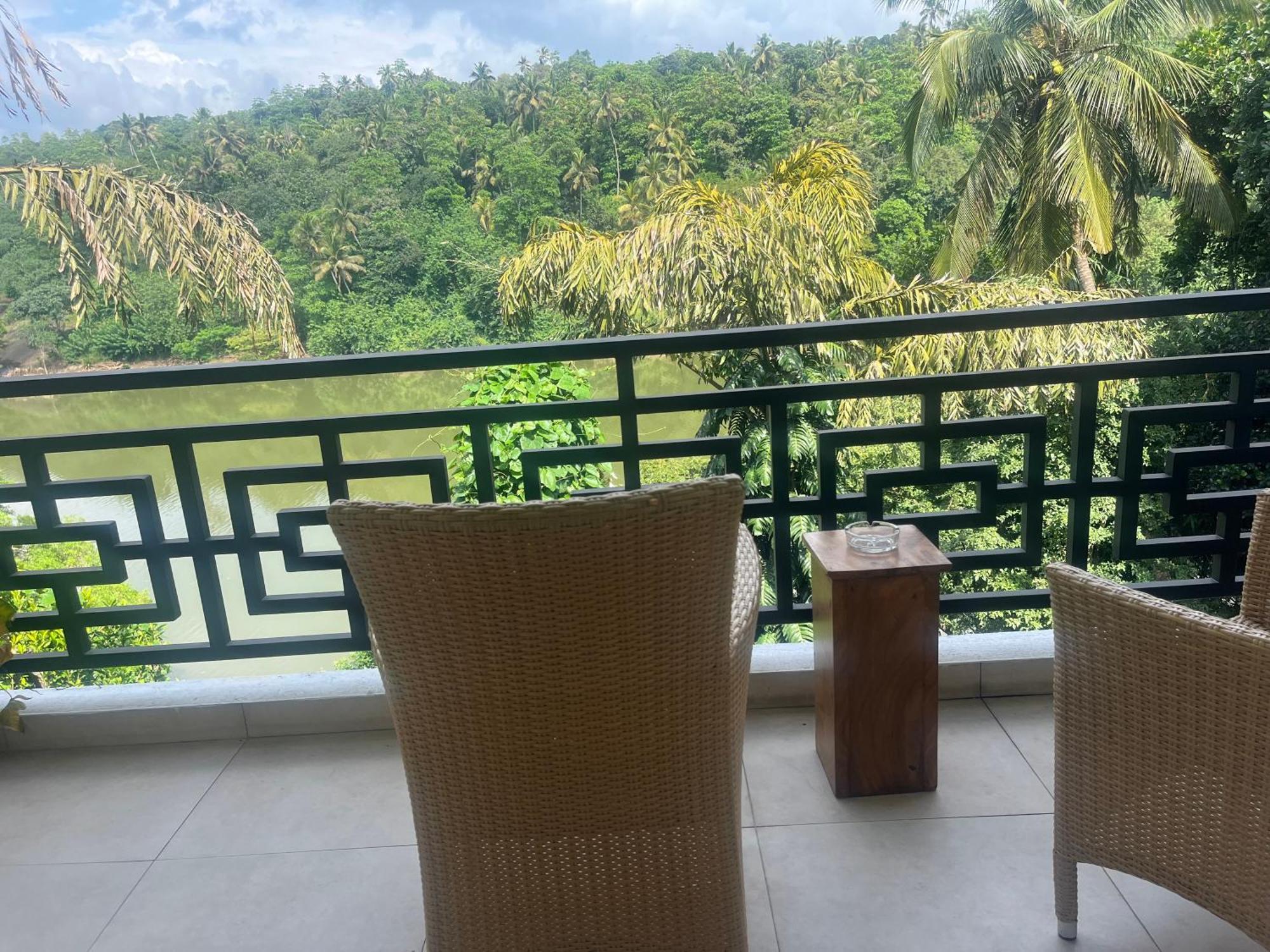 Kandy Rivers Edge Nature Resort Екстер'єр фото